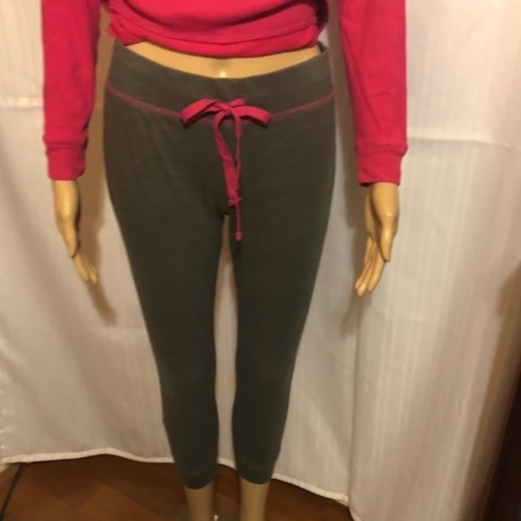 Women’s 2 PJ Set Floral Back Small - Picture 4 of 13